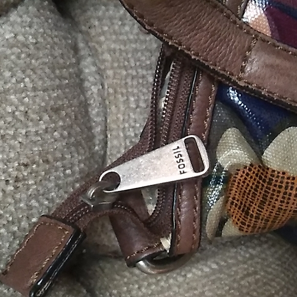 NWOT Fossil flower 🌼 purse in excellent shape - Picture 10 of 11